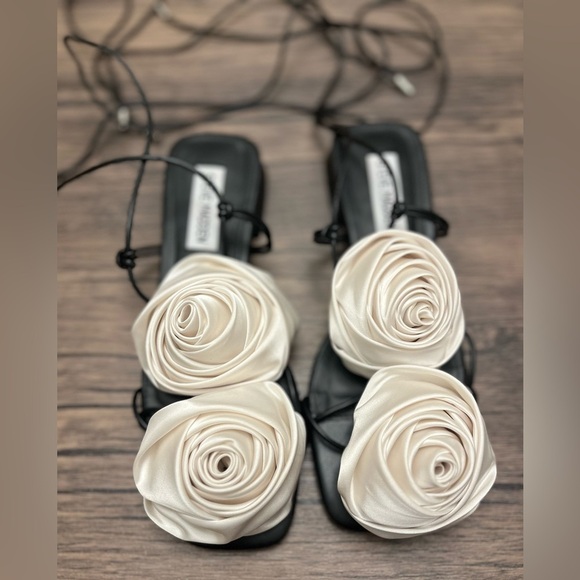 NWOB Steve Madden Rosalind Sandals - Picture 2 of 4